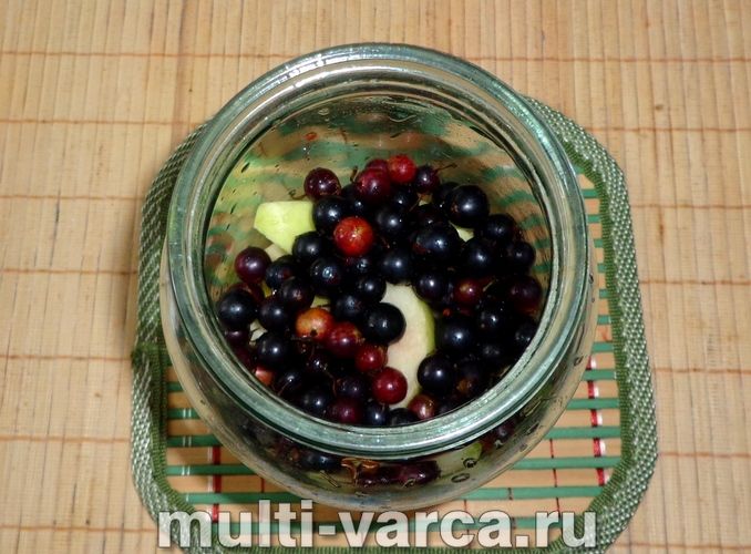Компот із яблук і смородини на зиму