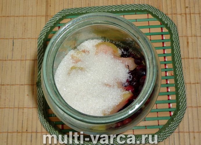 Компот із яблук і смородини на зиму