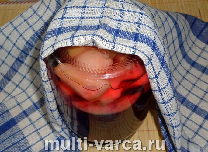 Компот із яблук і смородини на зиму