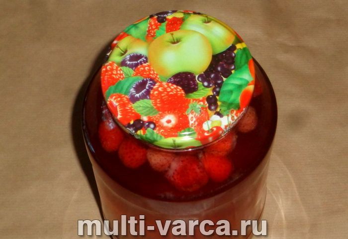 Компот із полуниці та абрикосів