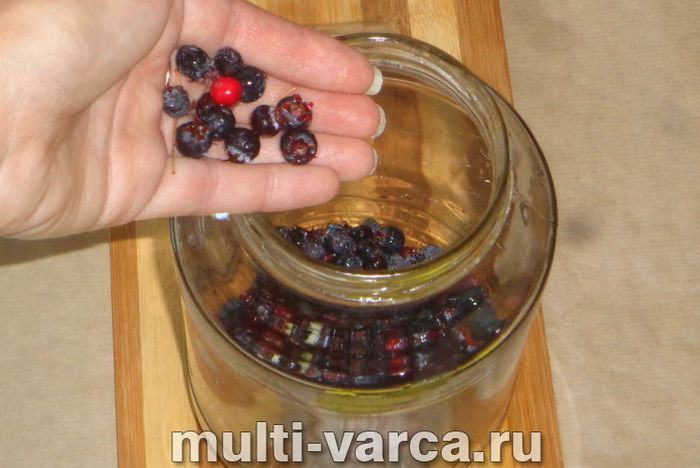Компот з ірги на зиму