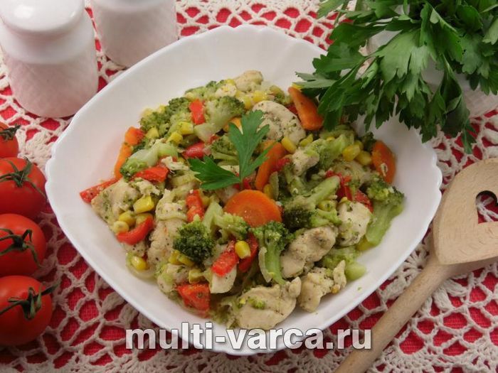 Куряче філе з броколі та перцем
