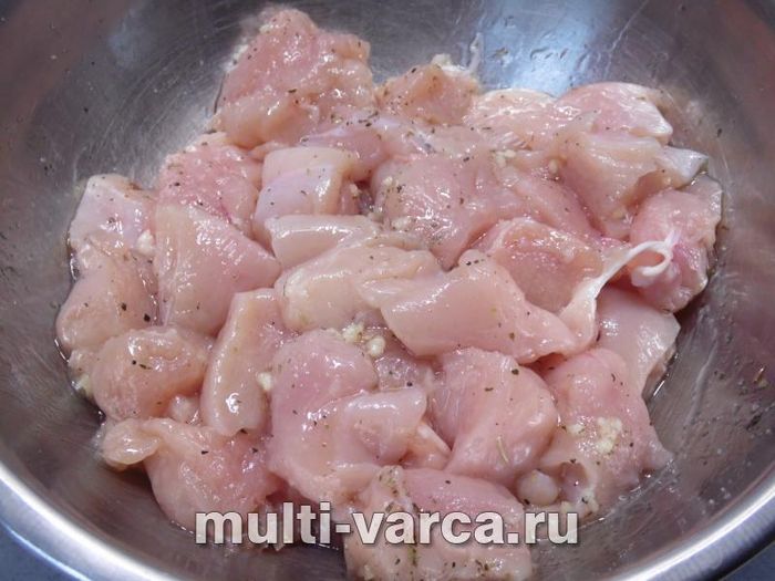 Куряче філе з броколі та перцем