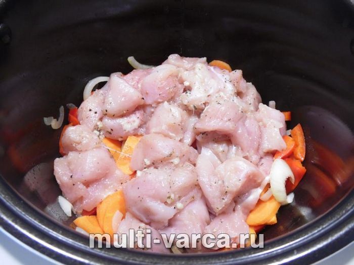 Куряче філе з броколі та перцем