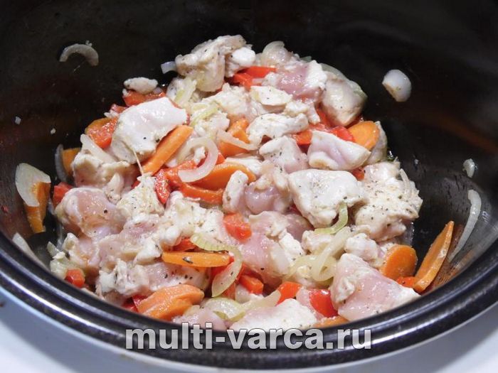 Куряче філе з броколі та перцем