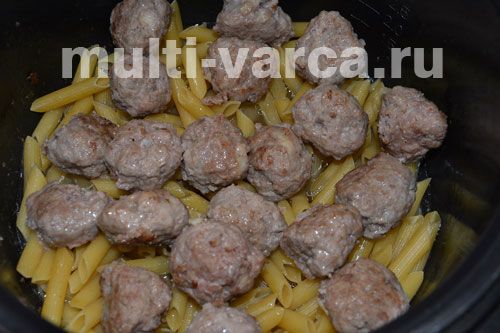 Макарони з тефтелями в мультиварці