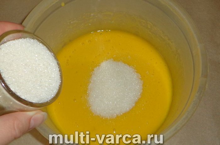 Медовик зі згущеним молоком у мультиварці