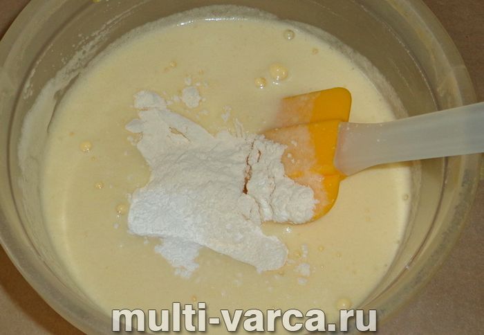 Медовик зі згущеним молоком у мультиварці