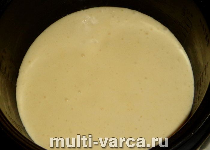 Медовик зі згущеним молоком у мультиварці