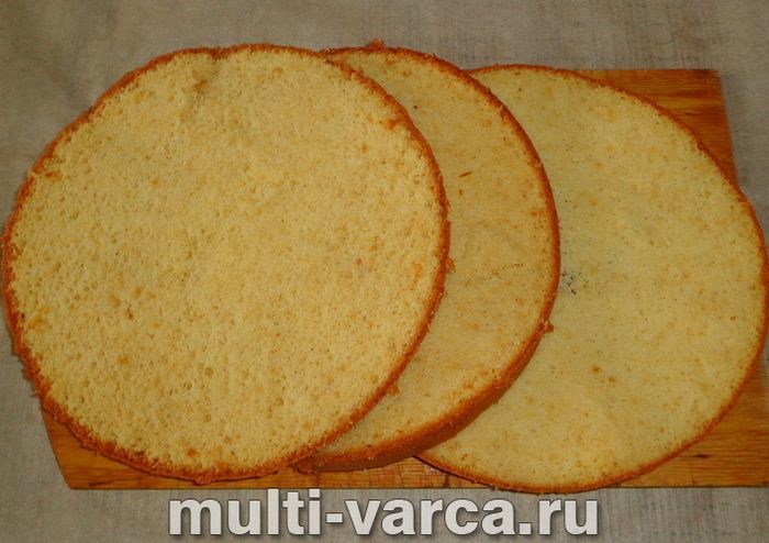 Медовик зі згущеним молоком у мультиварці