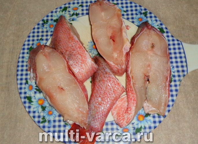 Морський окунь на пару в мультиварці