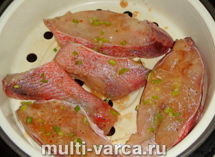 Морський окунь на пару в мультиварці