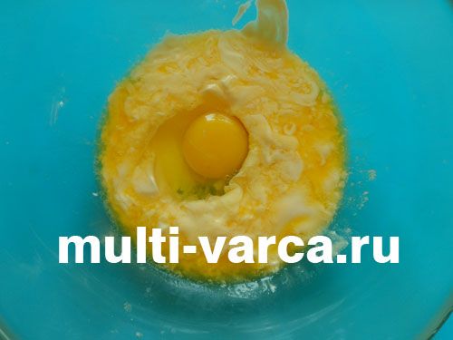 Ніжний пиріг із лимонним кремом у мультиварці