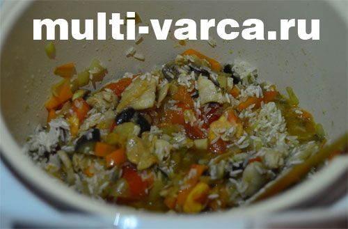 Паелья з куркою в мультиварці