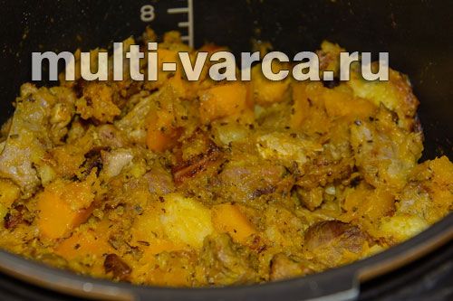 Печеня з м'ясом, гарбузом і картоплею