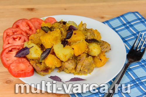 Печеня з м'ясом, гарбузом і картоплею