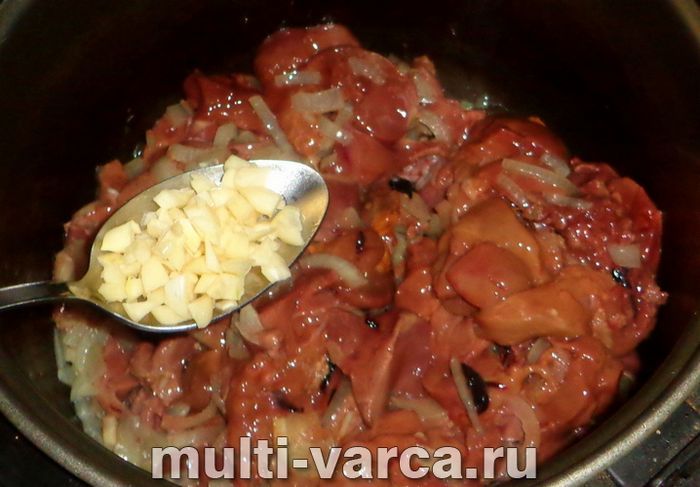 Печінка з кабачками в мультиварці