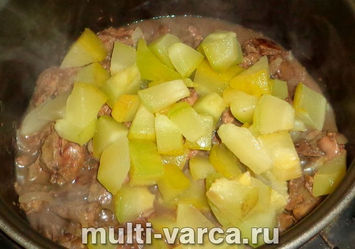 Печінка з кабачками в мультиварці