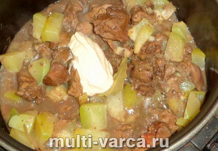 Печінка з кабачками в мультиварці