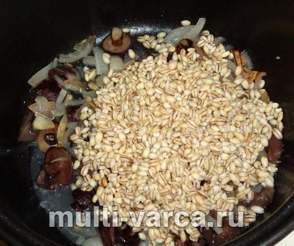 Перлова каша з грибами в мультиварці