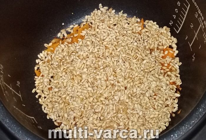 Перловка з квасолею в мультиварці