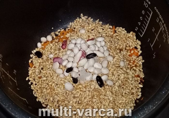 Перловка з квасолею в мультиварці