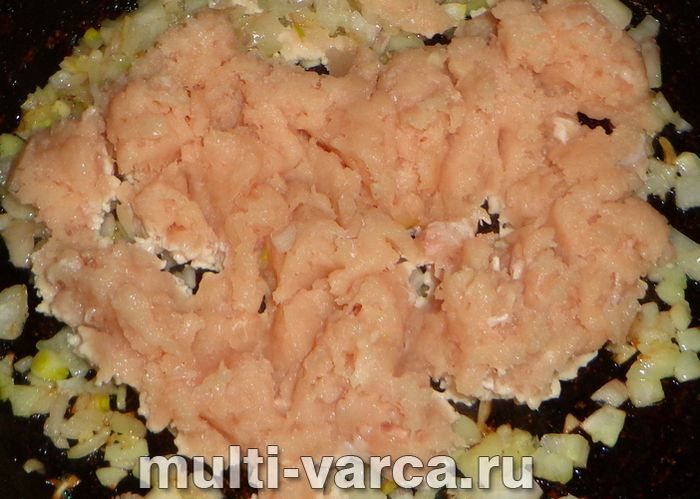 Пиріг із фаршем і картоплею в мультиварці