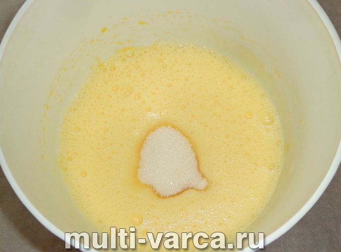 Пиріг із курагою в мультиварці