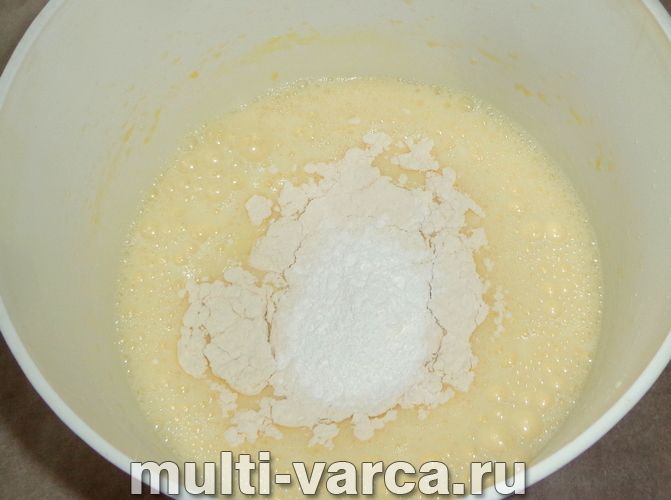 Пиріг із курагою в мультиварці
