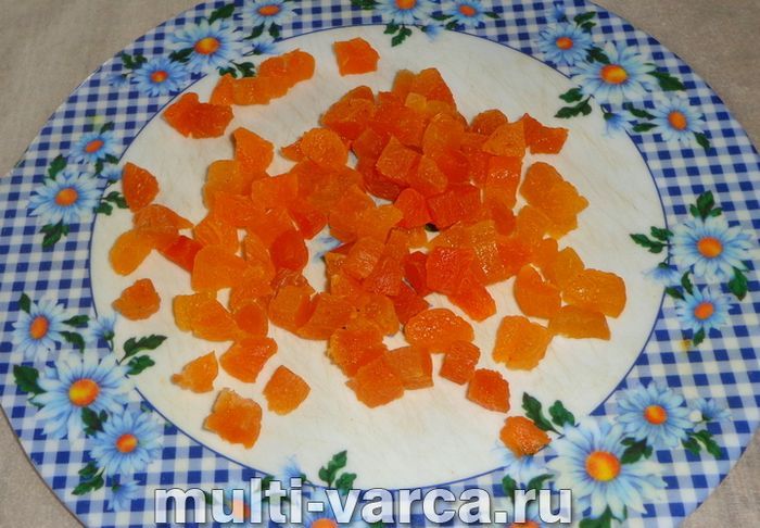 Пиріг із курагою в мультиварці