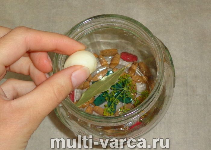 Помідори з чорносливом на зиму