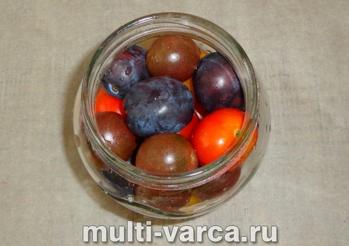 Помідори з чорносливом на зиму