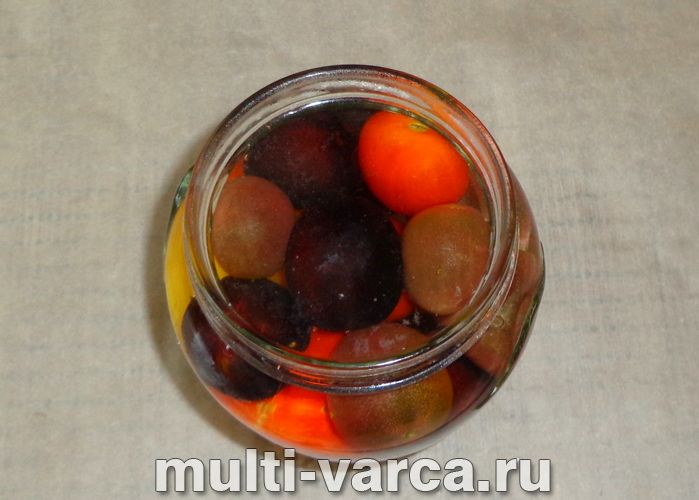 Помідори з чорносливом на зиму
