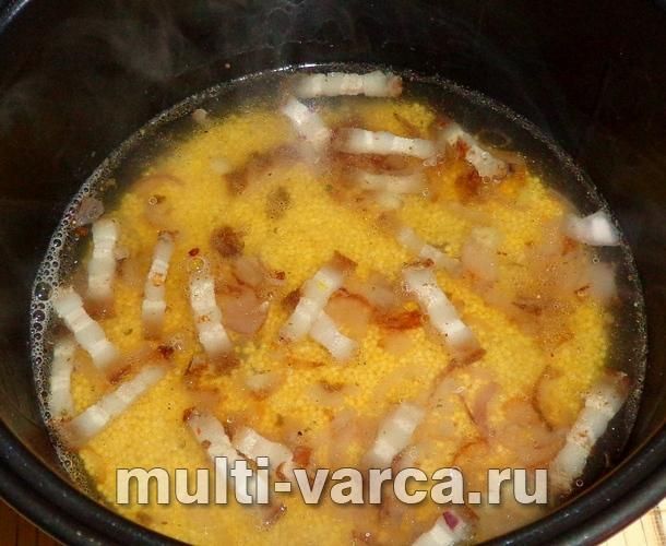 Пшоняна каша із салом