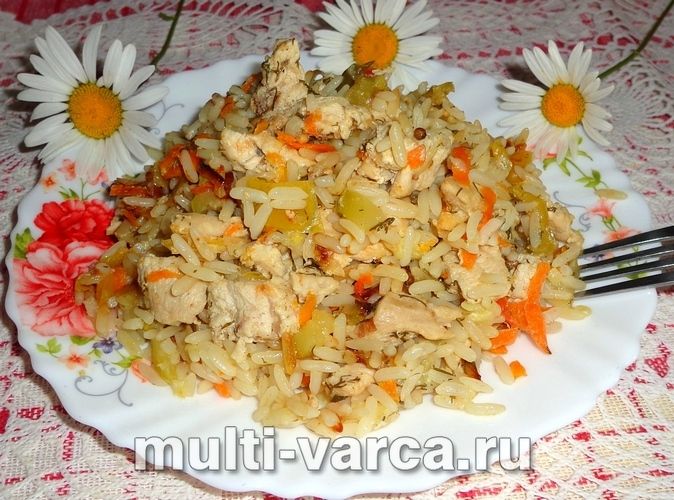 Рис із куркою та овочами в мультиварці