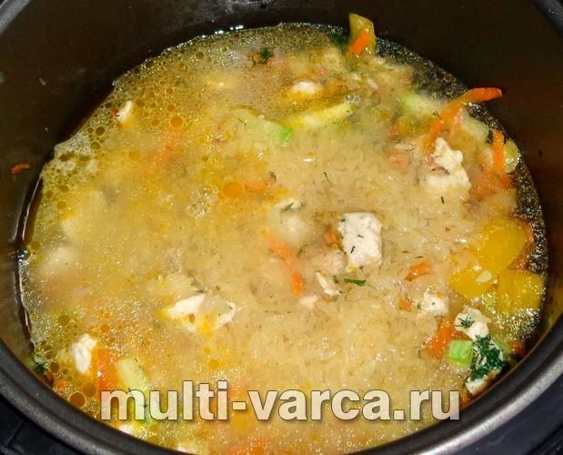 Рис із куркою та овочами в мультиварці
