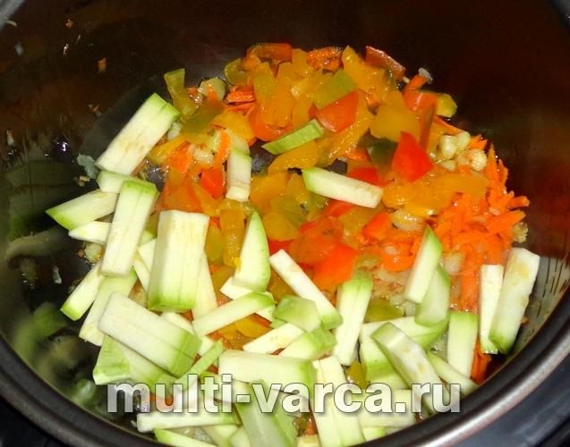 Рис із куркою та овочами в мультиварці