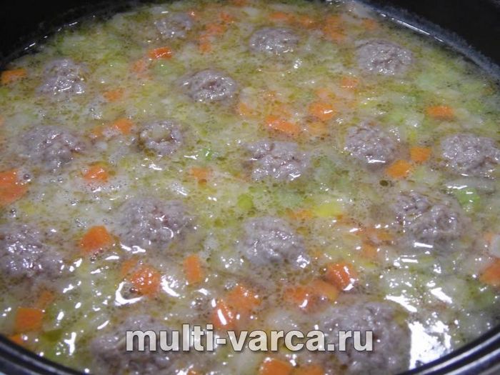 Щавлевий суп із рисом і фрикадельками