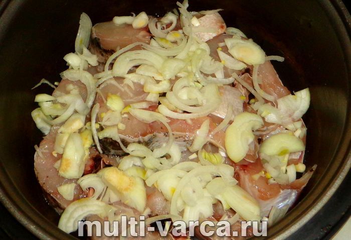 Щука в сметані в мультиварці