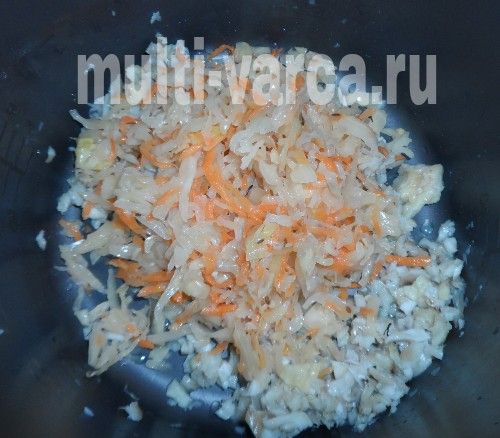 Штрудель із капустою та грибами з листкового тіста