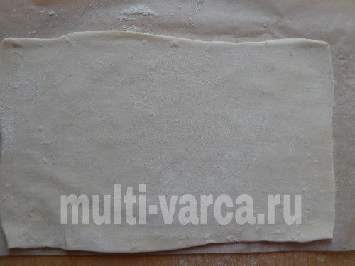 Штрудель із капустою та грибами з листкового тіста