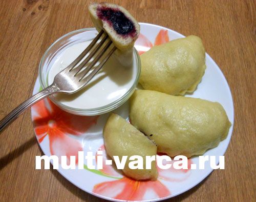 Сирні вареники з вишнею в мультиварці на пару
