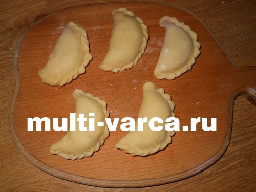 Сирні вареники з вишнею в мультиварці на пару