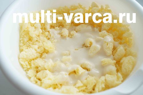 Солодке печиво в мультиварці з начинкою з кукурудзяних паличок