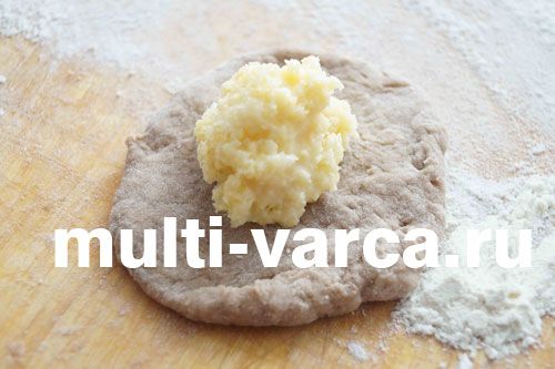 Солодке печиво в мультиварці з начинкою з кукурудзяних паличок
