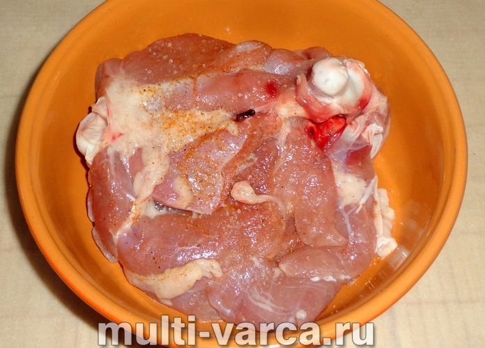 Стегно індички в мультиварці