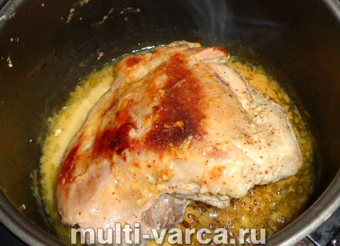 Стегно індички в мультиварці