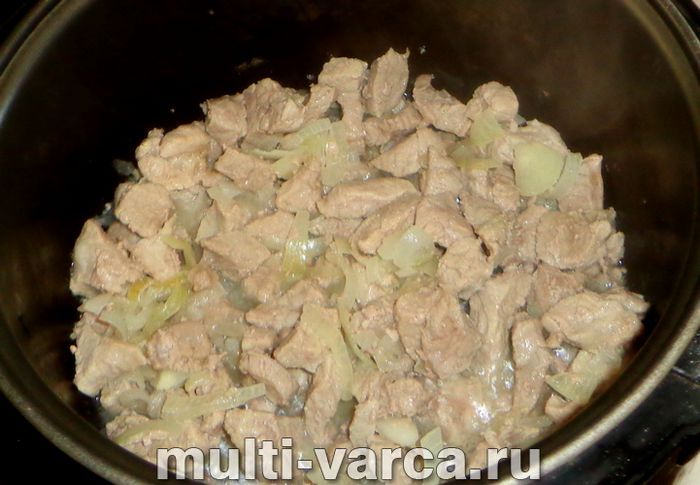 Свинина зі стручковою квасолею в мультиварці
