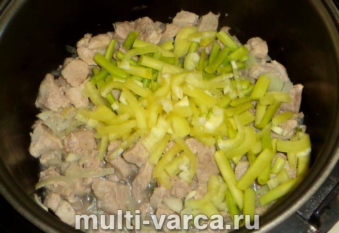 Свинина зі стручковою квасолею в мультиварці