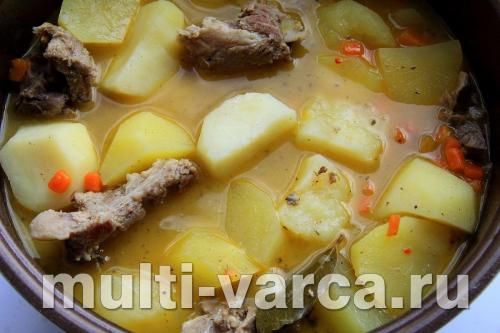Тушкована картопля з реберцями